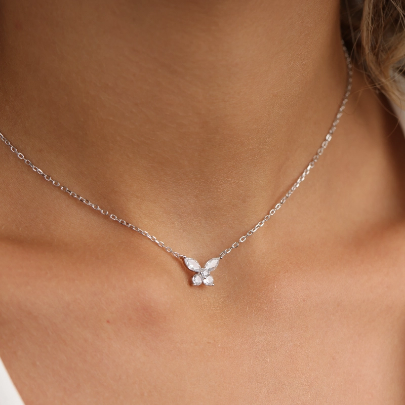 1046 1silver Necklaces.webp