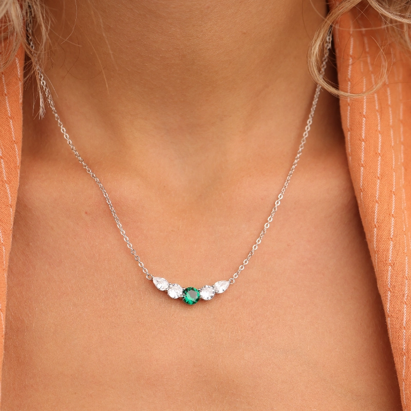 1081 32silver Necklaces.webp