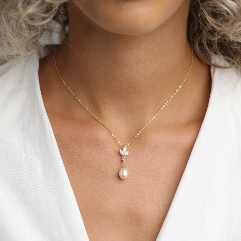 1121 2silver Necklaces.webp