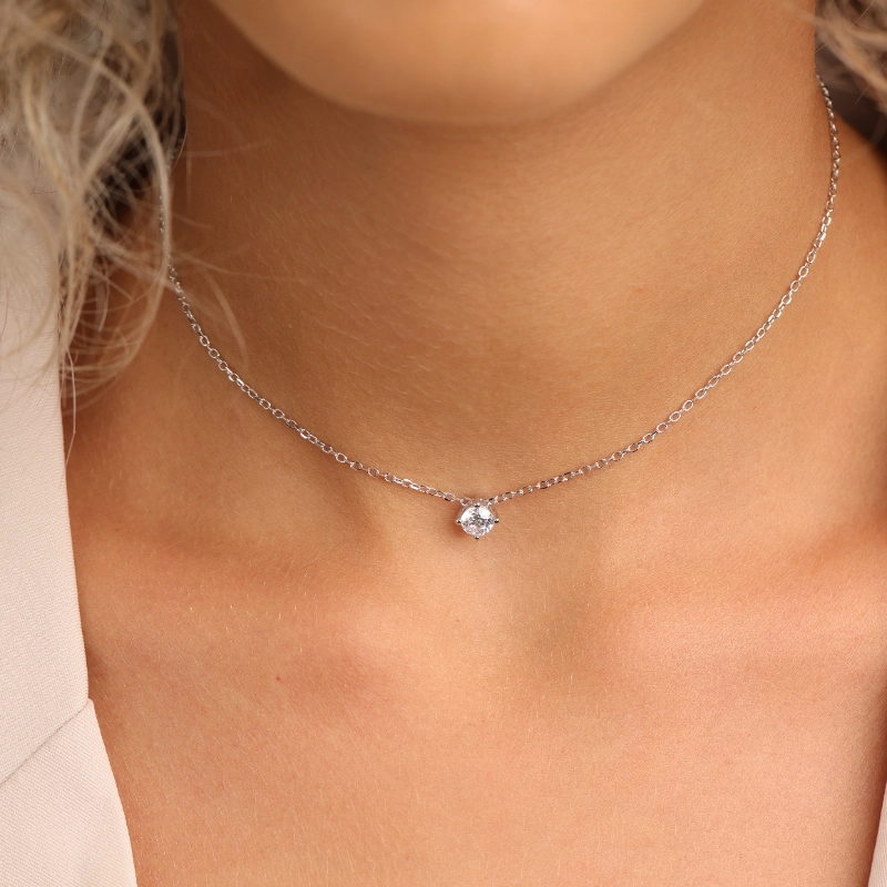 1125 11silver Necklaces.webp