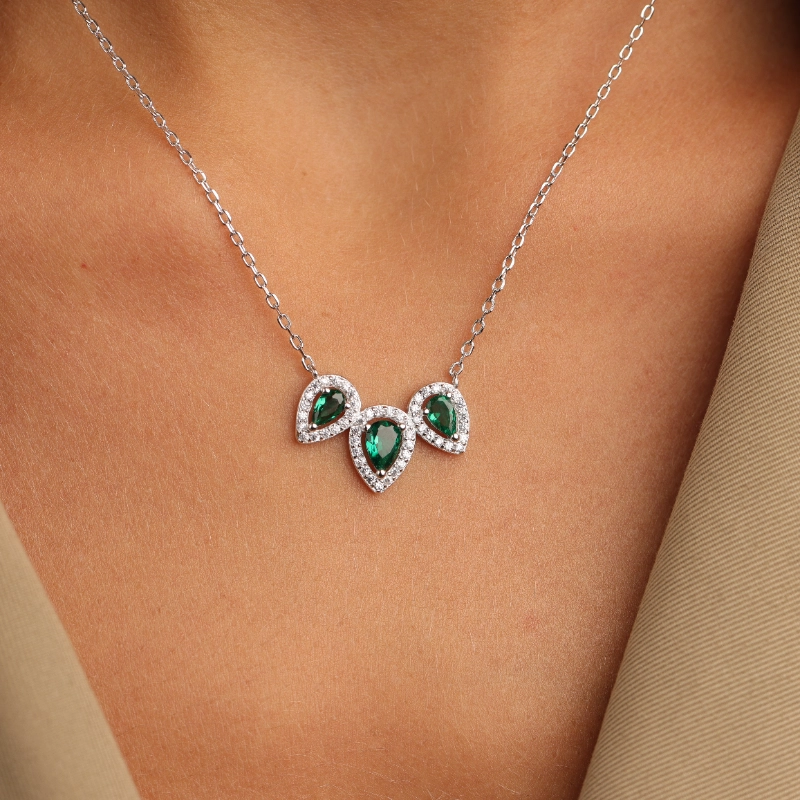 1133 22silver Necklaces.webp