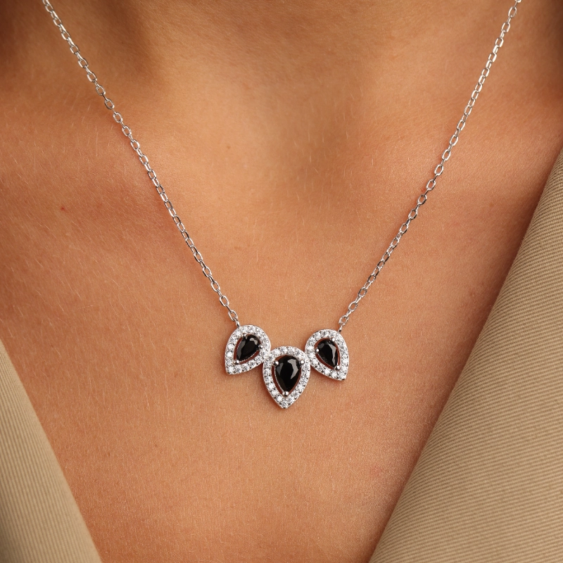 1133 31silver Necklaces.webp