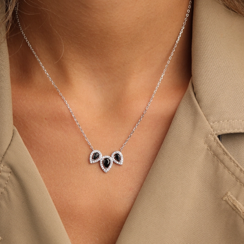 1133 32silver Necklaces.webp