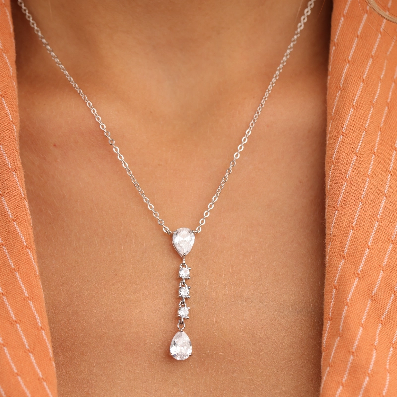 1144 23silver Necklaces.webp
