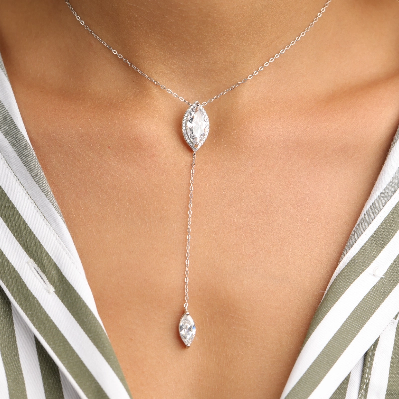 1167 13silver Necklaces.webp