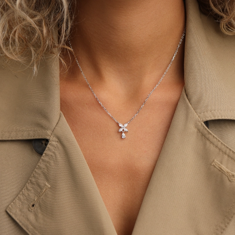 11891silver Necklaces.webp