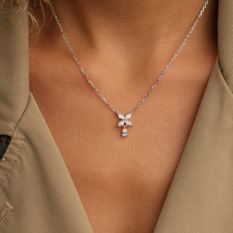11892silver Necklaces.webp