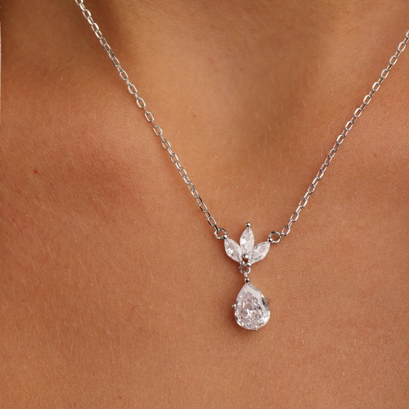 11911silver Necklaces.webp